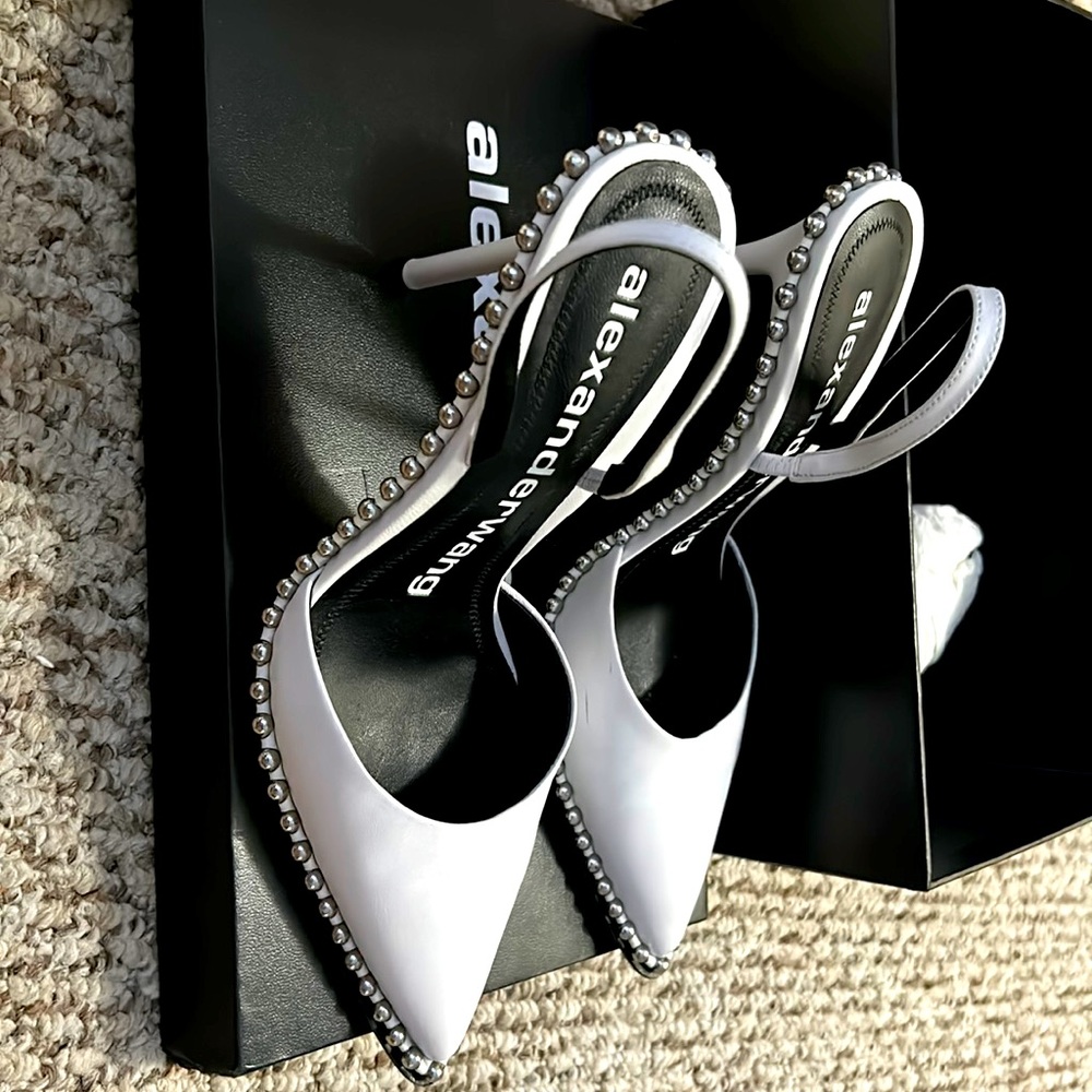 I selling a beautiful heels very rarely to found